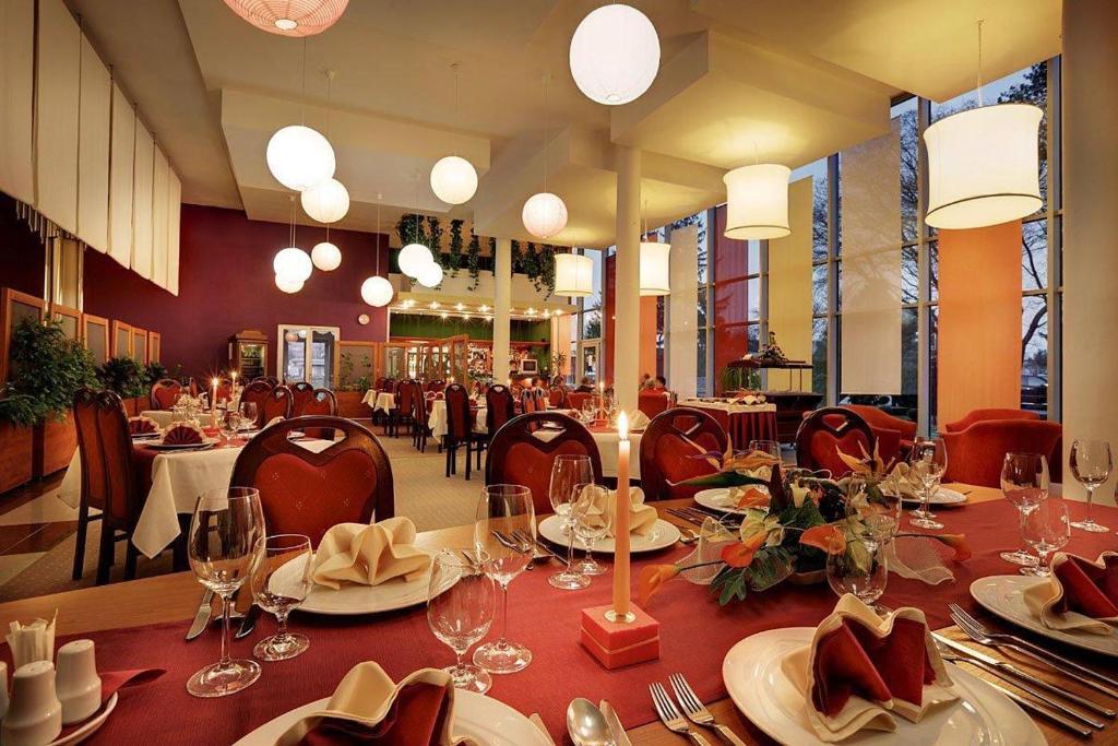 Kupelny Hotel Rubin Дудинце Екстериор снимка